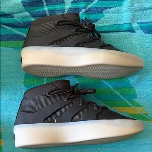 Adidas Fear of God
Athletics 1 Basketball
Carbon